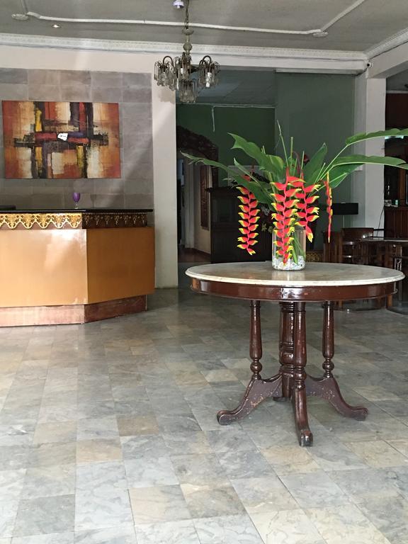 Le Paradis Hotel Palembang Exterior foto